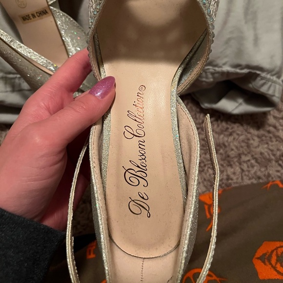 Beautiful metallic and lace heels perfect for grad or wedding! Worn once - Picture 7 of 8